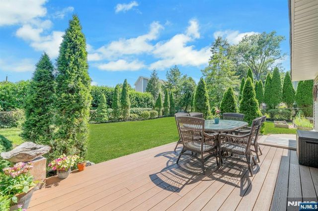 65 E Gramercy Place, Glen Rock, NJ 07452