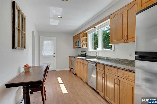 65 E Gramercy Place, Glen Rock, NJ 07452