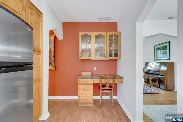 65 E Gramercy Place, Glen Rock, NJ 07452