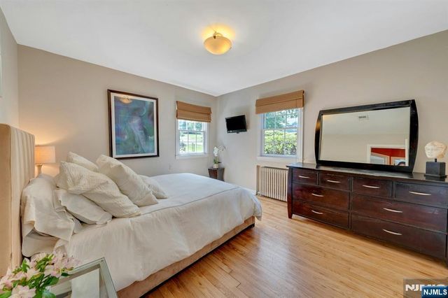 65 E Gramercy Place, Glen Rock, NJ 07452