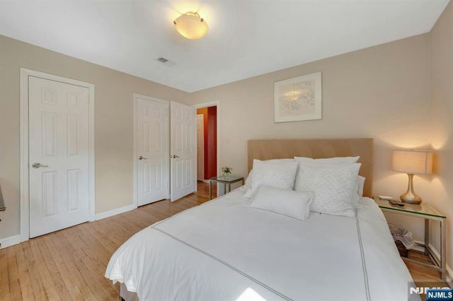65 E Gramercy Place, Glen Rock, NJ 07452