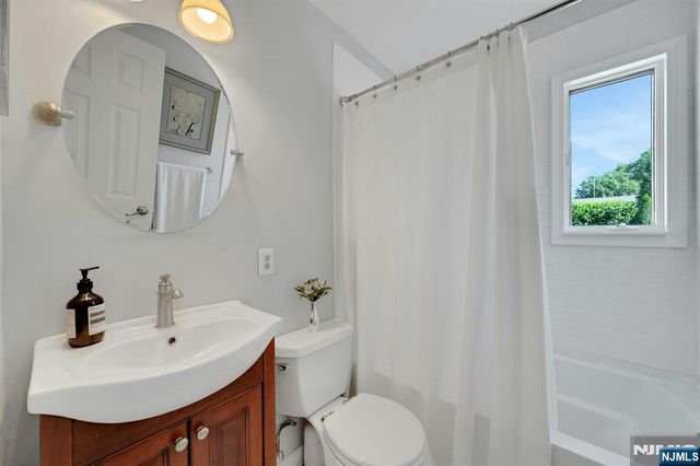 65 E Gramercy Place, Glen Rock, NJ 07452
