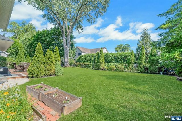 65 E Gramercy Place, Glen Rock, NJ 07452