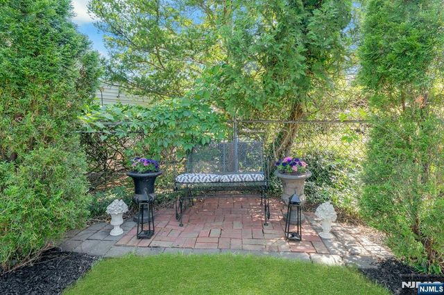 65 E Gramercy Place, Glen Rock, NJ 07452
