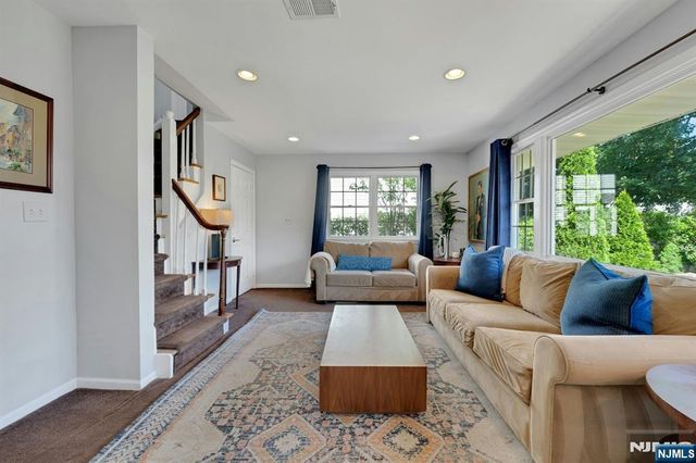 65 E Gramercy Place, Glen Rock, NJ 07452