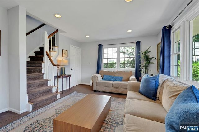 65 E Gramercy Place, Glen Rock, NJ 07452