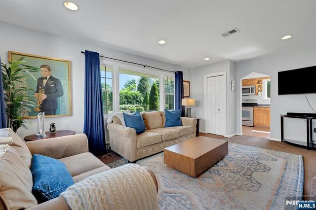 65 E Gramercy Place, Glen Rock, NJ 07452