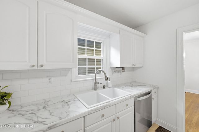 313 Iola Rd, Louisville, KY 40207