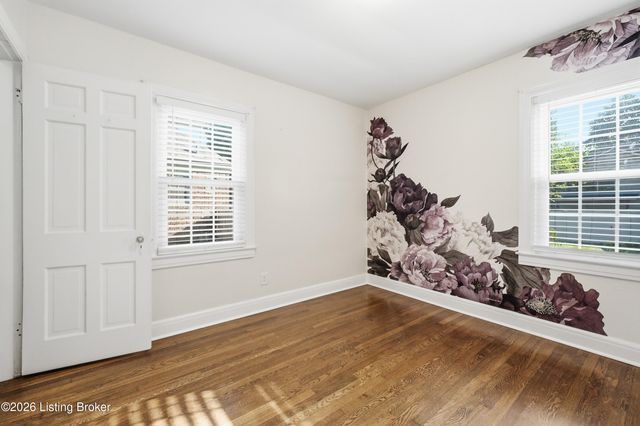313 Iola Rd, Louisville, KY 40207