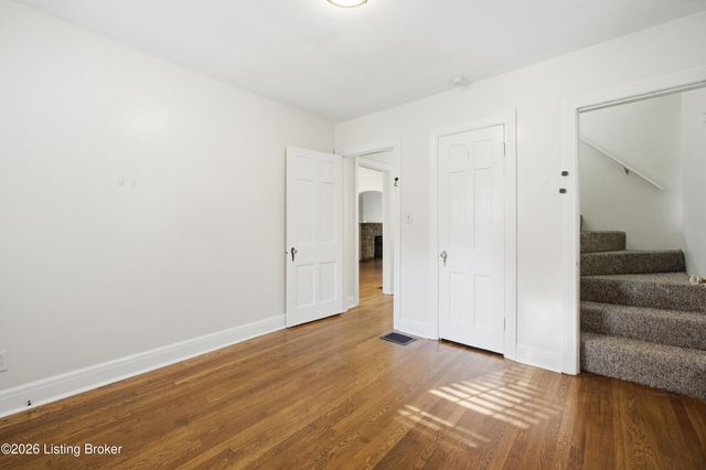313 Iola Rd, Louisville, KY 40207