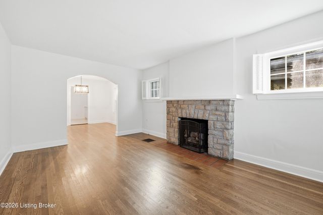 313 Iola Rd, Louisville, KY 40207