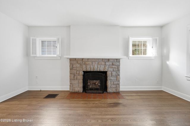 313 Iola Rd, Louisville, KY 40207