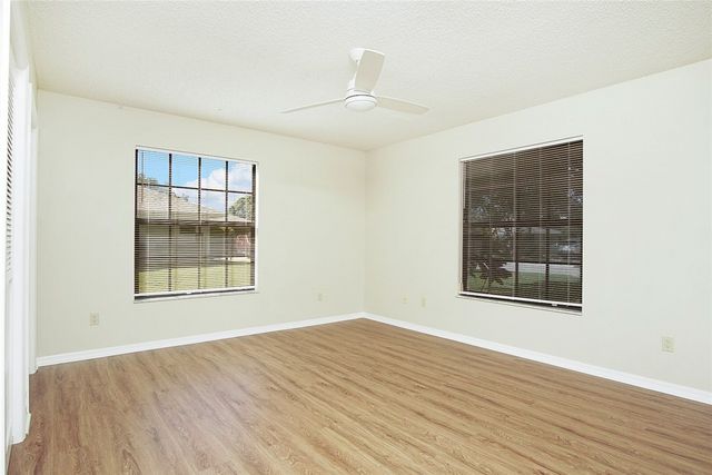 560 W Forest Trail, Vero Beach, FL 32962