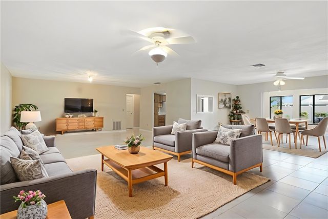 560 W Forest Trail, Vero Beach, FL 32962