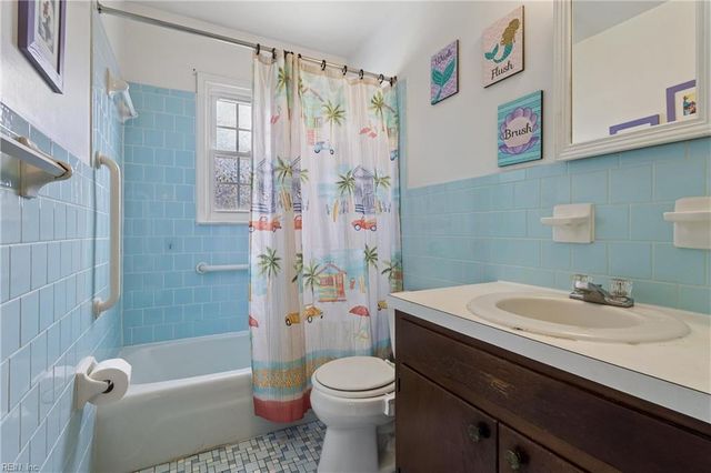 8 Hunts Neck RD, Poquoson, VA 23662