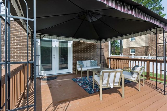 8 Hunts Neck RD, Poquoson, VA 23662