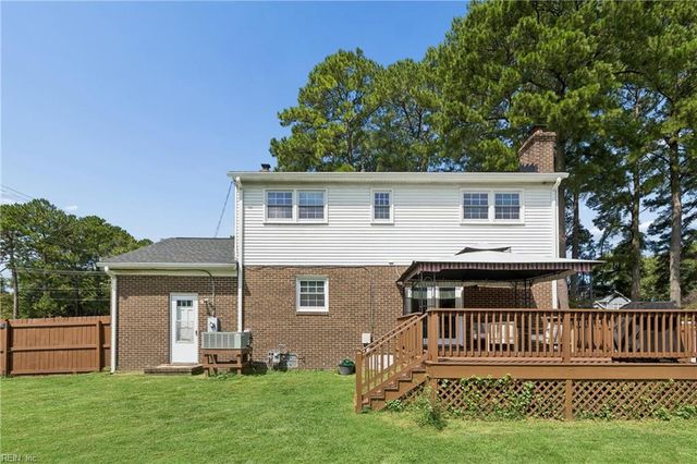 8 Hunts Neck RD, Poquoson, VA 23662