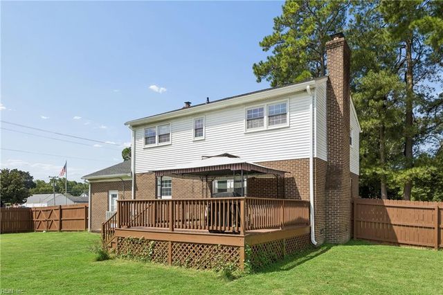 8 Hunts Neck RD, Poquoson, VA 23662
