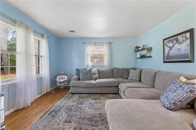8 Hunts Neck RD, Poquoson, VA 23662