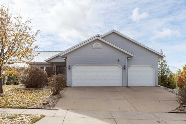 1261 Peninsula Lane, Whitewater, WI 53190