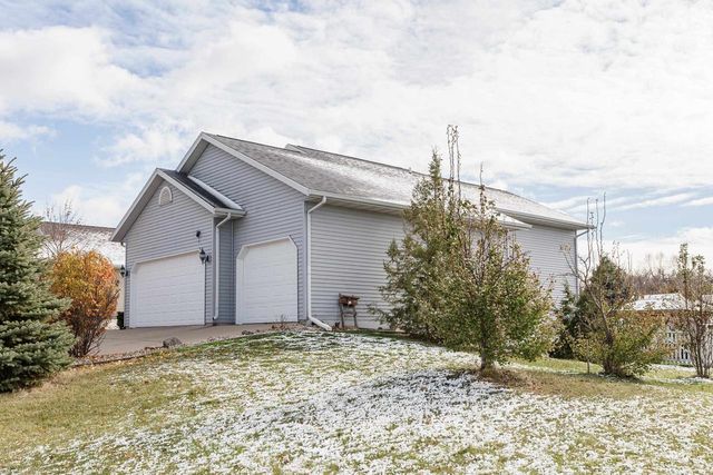 1261 Peninsula Lane, Whitewater, WI 53190
