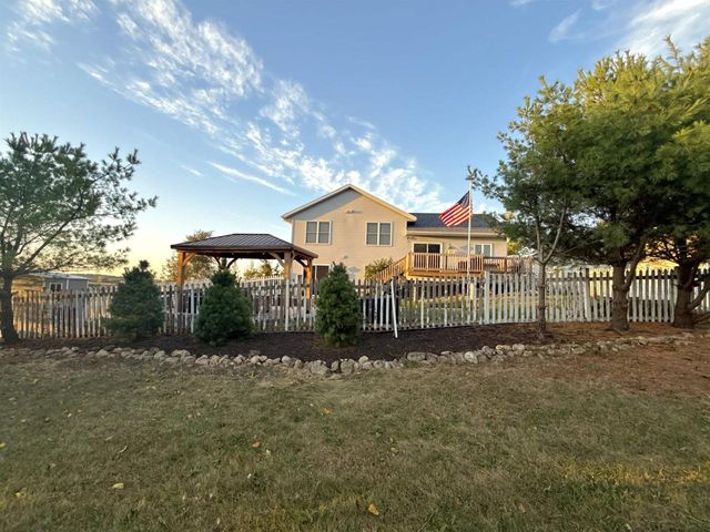 1261 Peninsula Lane, Whitewater, WI 53190