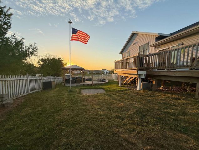 1261 Peninsula Lane, Whitewater, WI 53190