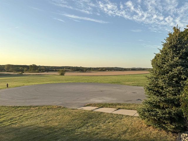 1261 Peninsula Lane, Whitewater, WI 53190