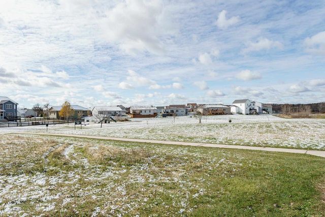 1261 Peninsula Lane, Whitewater, WI 53190