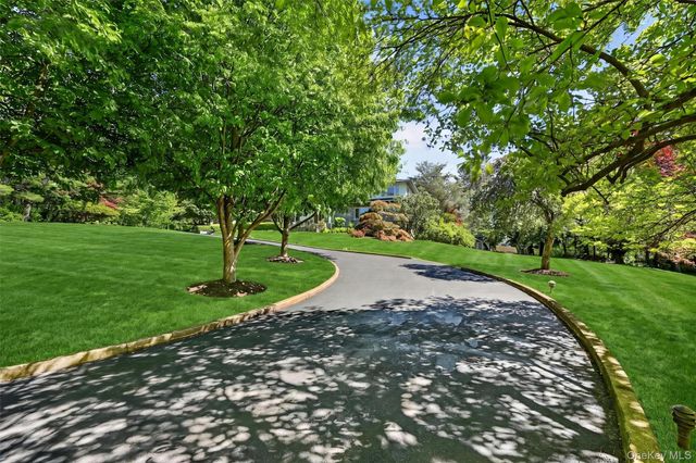 20 Moriah Lane, Montebello, NY 10901