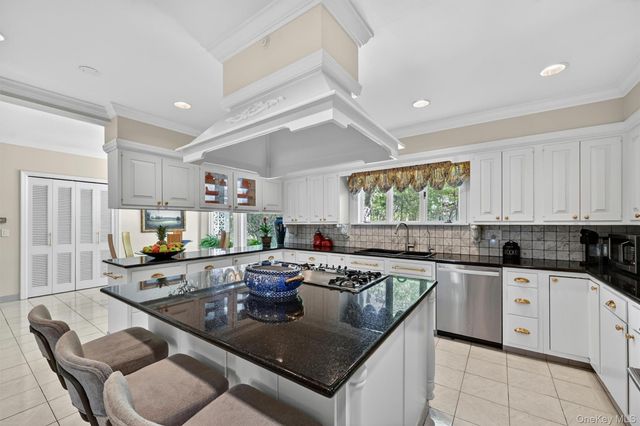 20 Moriah Lane, Montebello, NY 10901