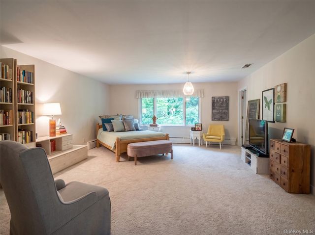 20 Moriah Lane, Montebello, NY 10901