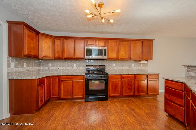 1601 Keever Ct, Louisville, KY 40245