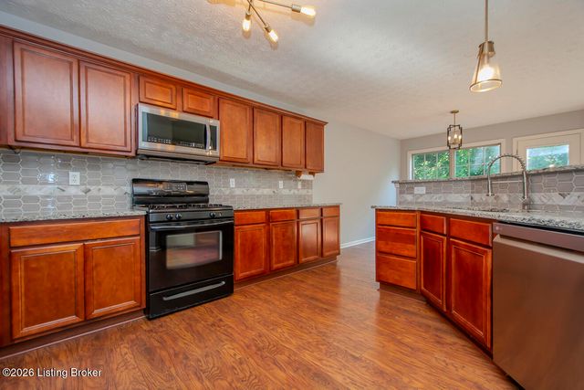 1601 Keever Ct, Louisville, KY 40245