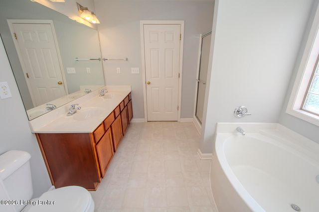 1601 Keever Ct, Louisville, KY 40245