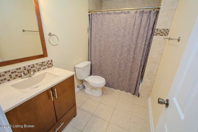 1601 Keever Ct, Louisville, KY 40245