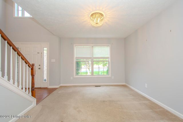 1601 Keever Ct, Louisville, KY 40245