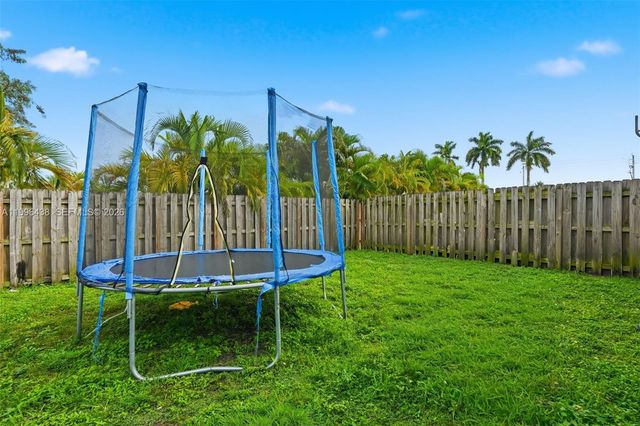 18615 NW 84th Pl 106-1, Hialeah, FL 33015