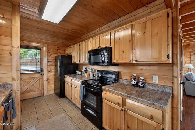 1553 Majestic Mountain Drive, Sevierville, TN 37876