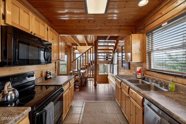 1553 Majestic Mountain Drive, Sevierville, TN 37876