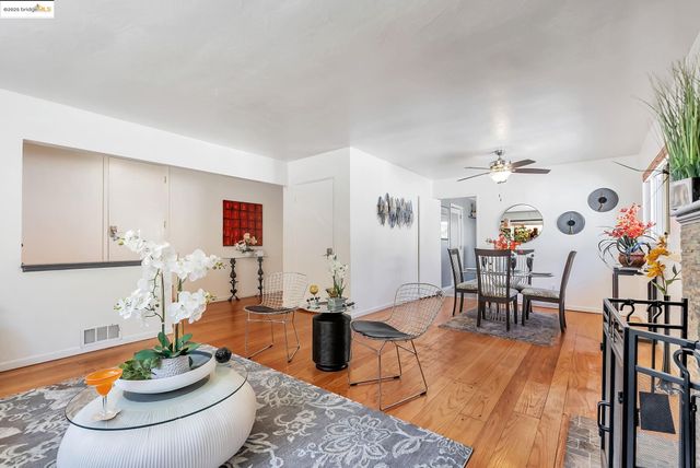 6941 Outlook Ave, Oakland, CA 94605