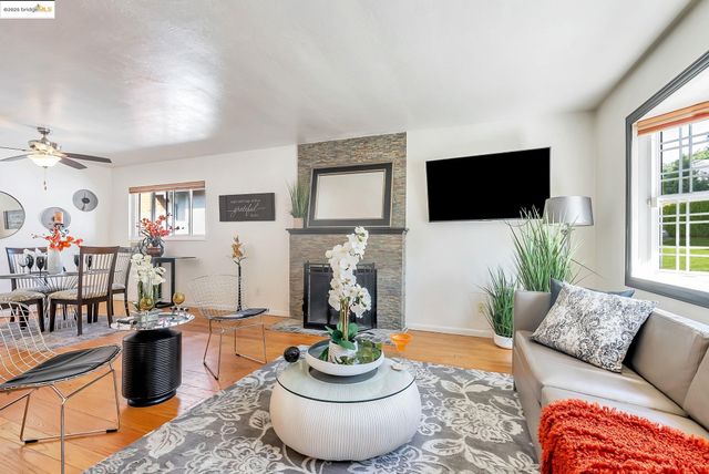 6941 Outlook Ave, Oakland, CA 94605