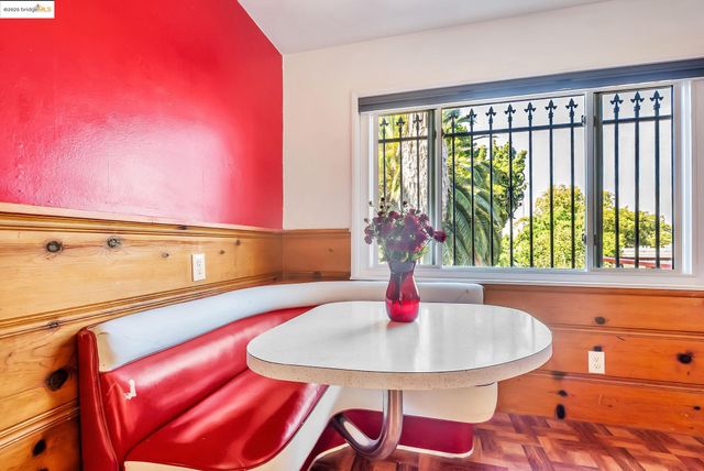 6941 Outlook Ave, Oakland, CA 94605