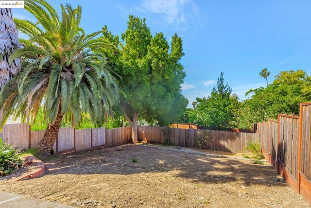 6941 Outlook Ave, Oakland, CA 94605