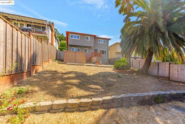 6941 Outlook Ave, Oakland, CA 94605