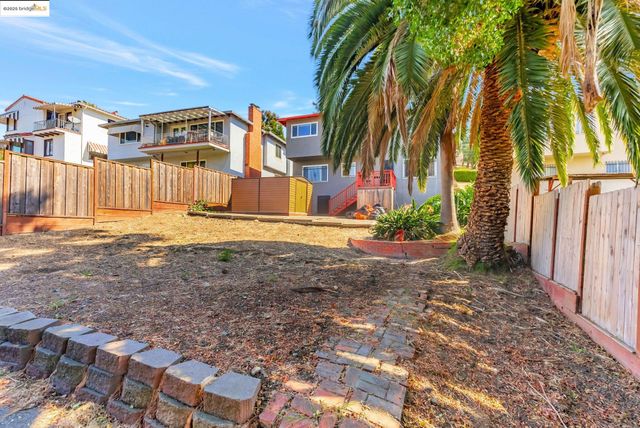 6941 Outlook Ave, Oakland, CA 94605