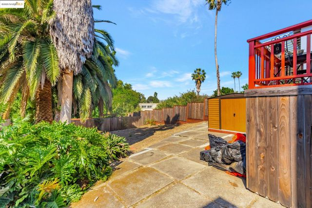 6941 Outlook Ave, Oakland, CA 94605