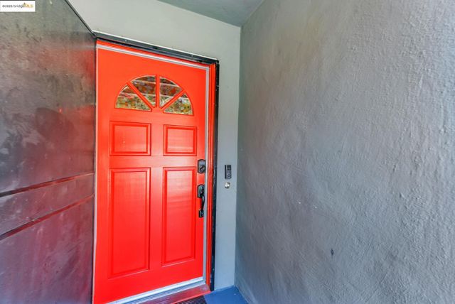 6941 Outlook Ave, Oakland, CA 94605