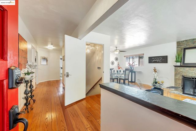 6941 Outlook Ave, Oakland, CA 94605