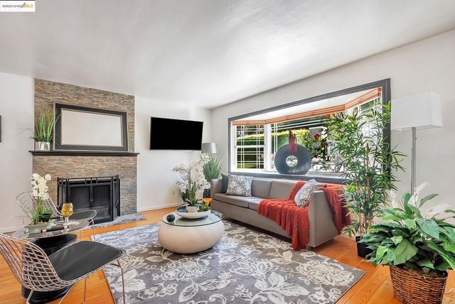 6941 Outlook Ave, Oakland, CA 94605